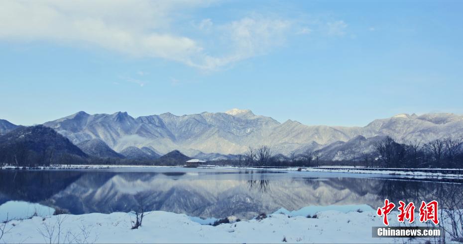 降雪後に晴れ上がった大九湖国家湿地公園（撮影・薛揚）。