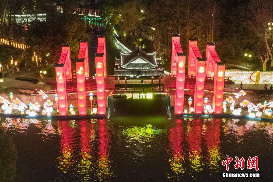 南京市白鷺洲公園の夜景（ドローンによる撮影・泱波）。