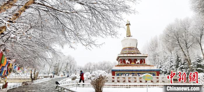 甘粛省粛南裕固（ユグル）族風情園の雪景色（撮影・武雪峰）。