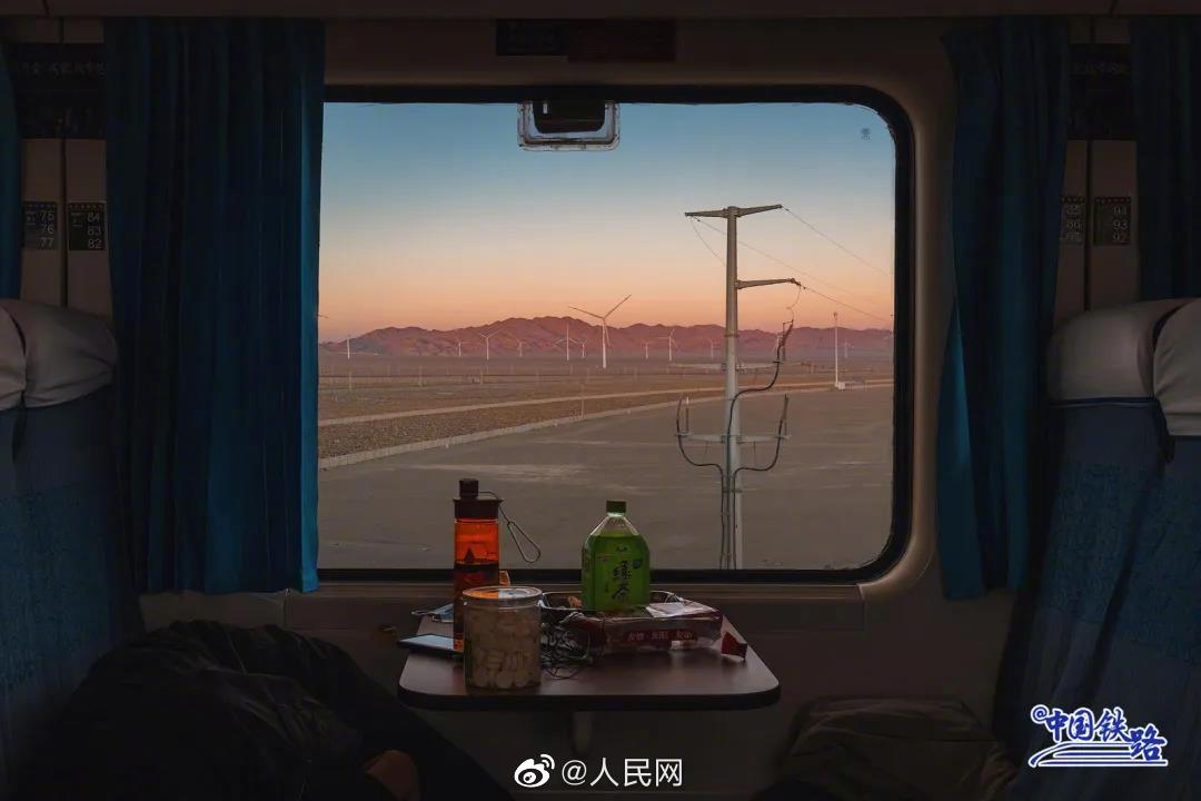 中国の鉄道の旅、美しい車窓からの風景