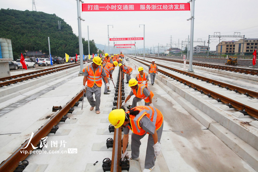 中国国内初となる民営の高速鉄道が全線開通　浙江省台州