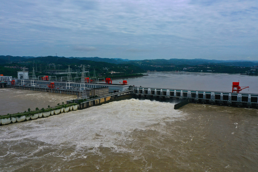 8月24日に放水を行った湖北省宜昌市の長江葛洲壩水利センター（写真著作権はCFP視覚中国が所有のため転載禁止）。