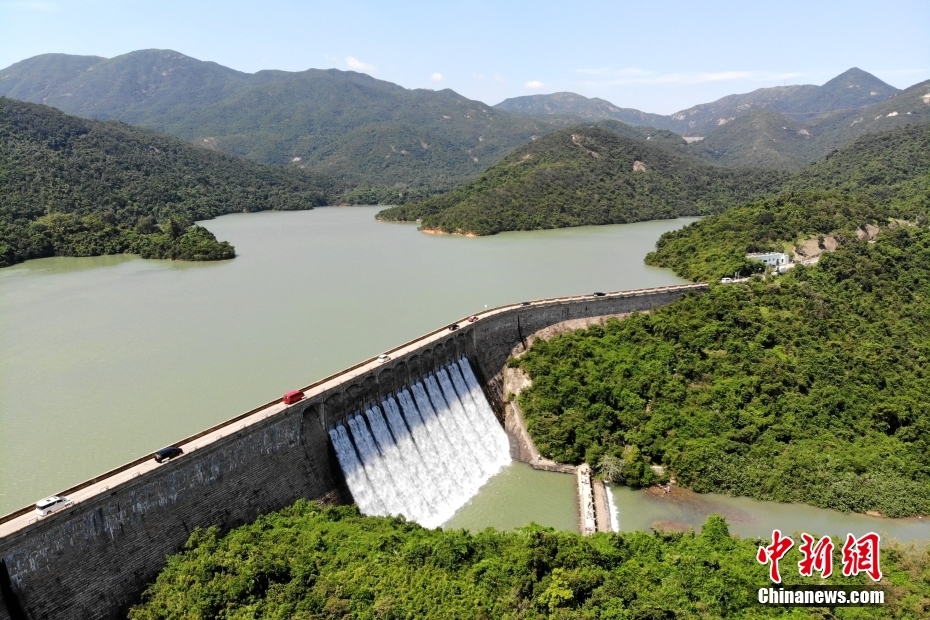 上空から撮影した貯水池の様子（撮影・張煒）。