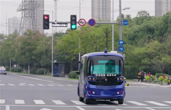 中国初の自動運転バス路線が無錫に登場