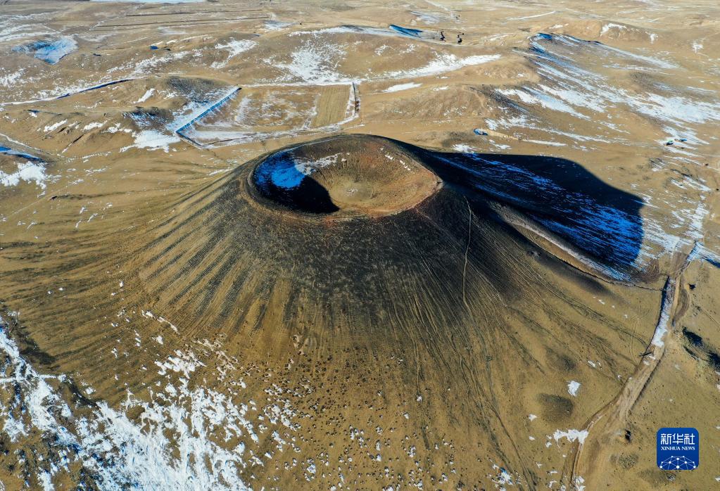 オラーンハダ火山群5号火山（ドローンで11月22日に撮影・劉懿徳）。