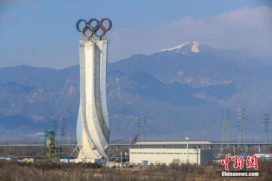 1月25日に全面的に竣工した北京冬季五輪延慶ゾーンに建設された「海陀タワー」（撮影・賈天勇）。