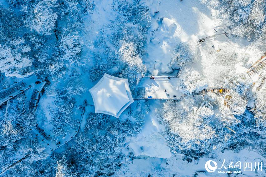 美しい雪景色が広がる瓦屋山（撮影・張嘉豪）。