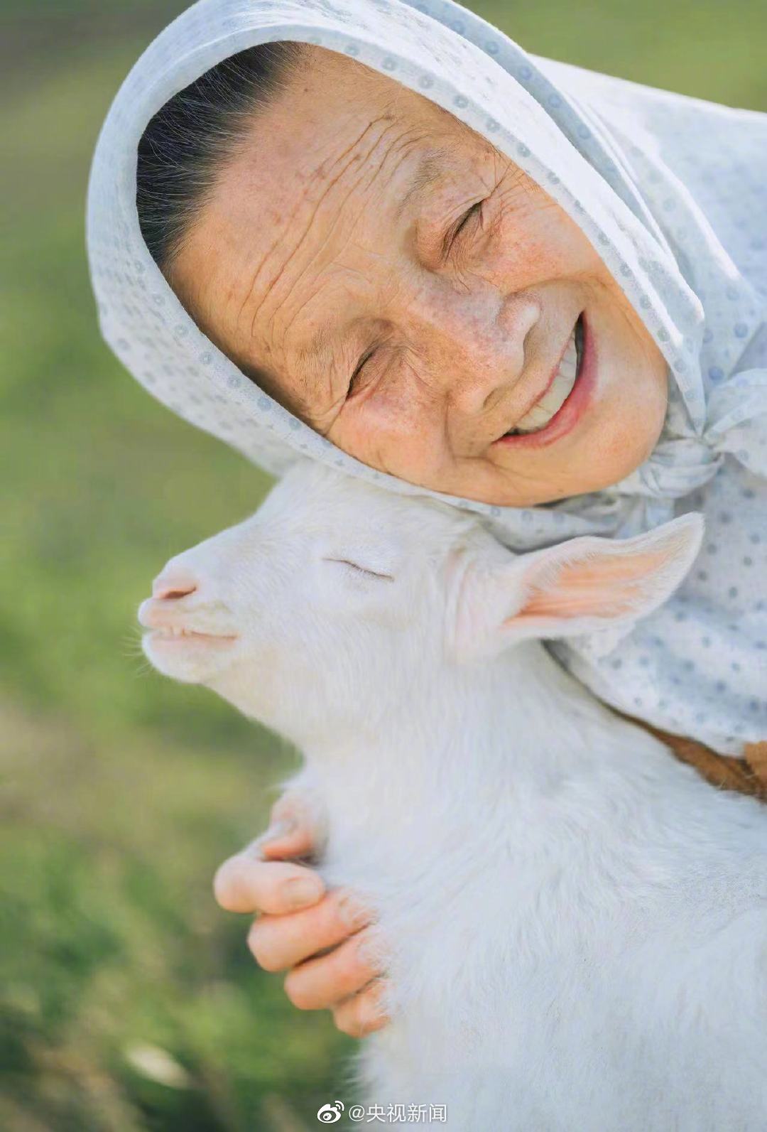 孫娘が撮影した80歳おばあちゃんの「癒し系写真」