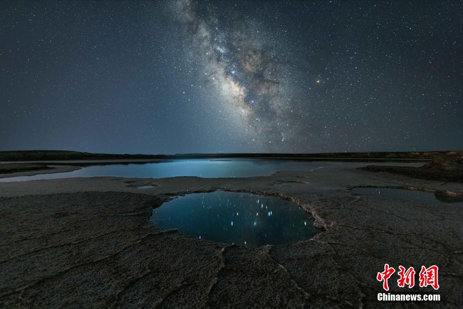 翡翠色の湖と星空が輝く中国の「宝石箱」　青海省