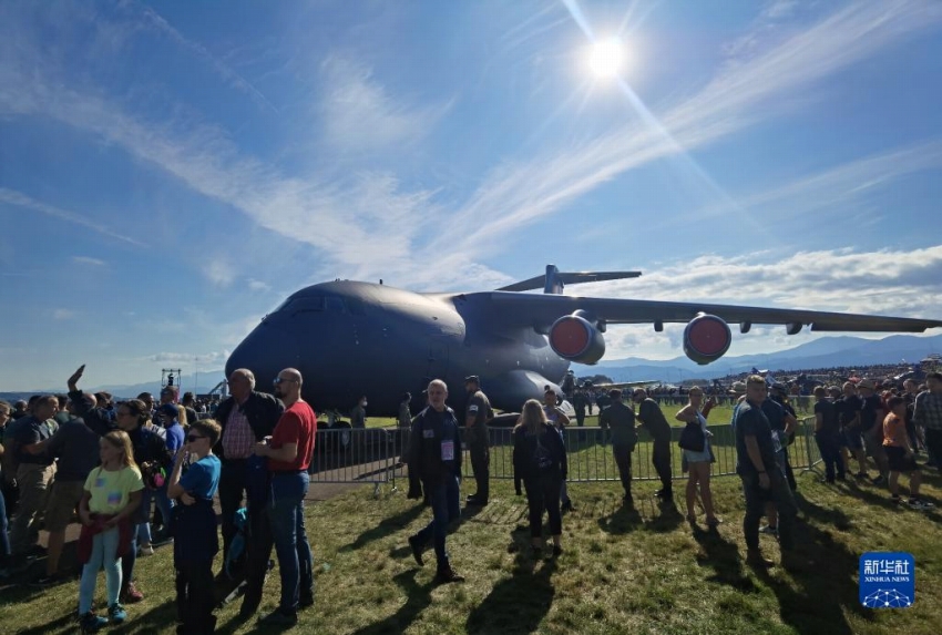 中国空軍の輸送機「Y-20」がオーストリアの航空ショーに出展