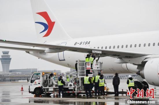 中国の国産大型旅客機「C919」が成都天府国際空港に到着