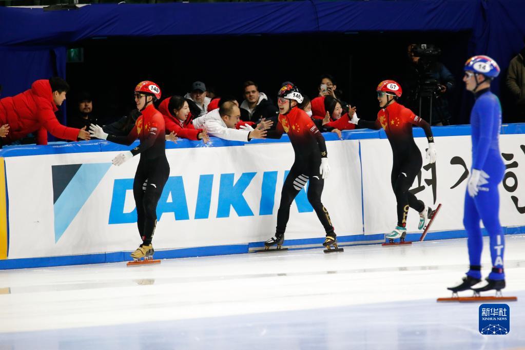 決勝を終えて優勝を喜ぶ中国代表チーム（3月12日撮影・王益亮）。