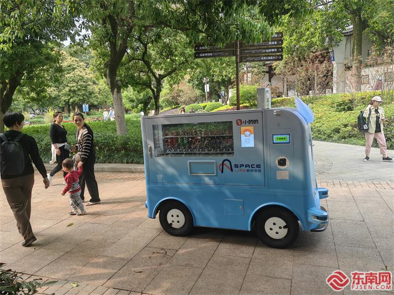 西湖公園で体験するデジタルライフ　福建省福州市