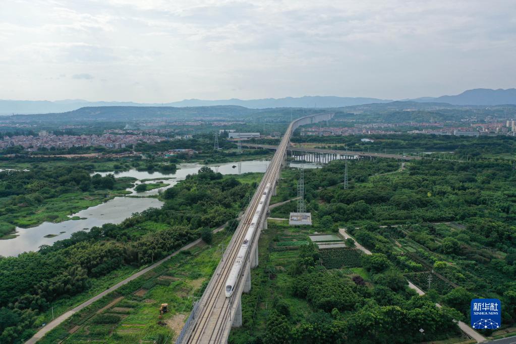 中国初の民営高速鉄道「杭台高速鉄道」の乗客数が延べ1千万人を突破　浙江省