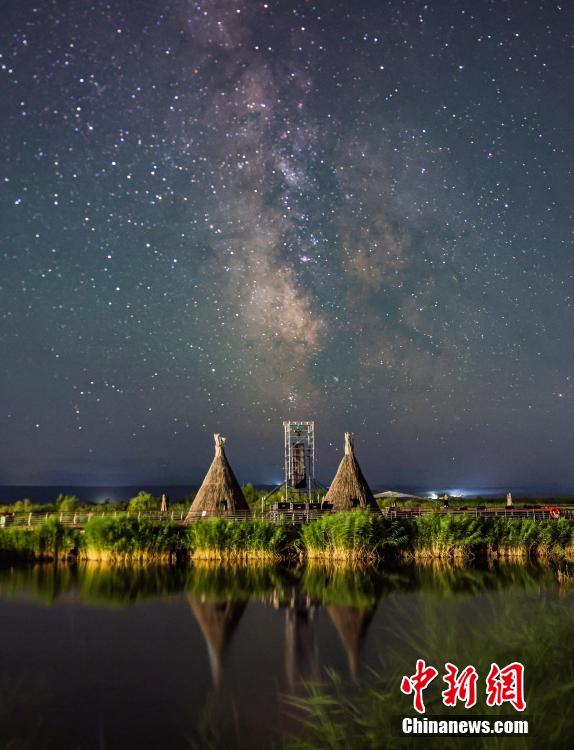 星が煌めく夜の那拉提国家湿地公園　新疆