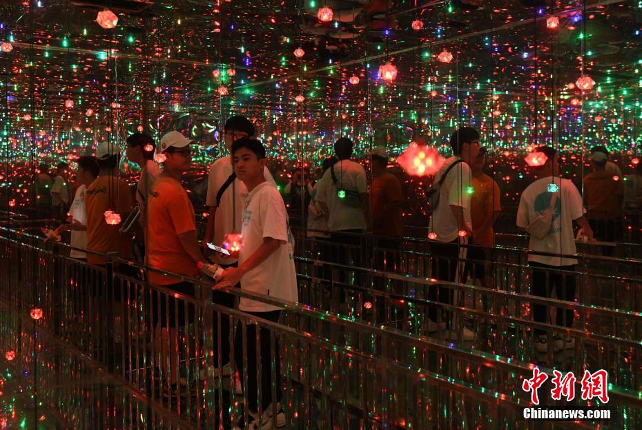 星空芸術館でモダンアート鑑賞　重慶