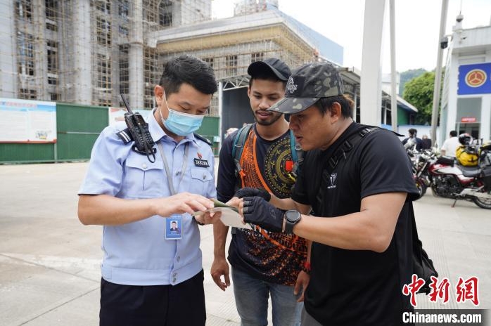 中国・ベトナム国境の河口口岸に今年初のバイクツアーが到着　雲南省