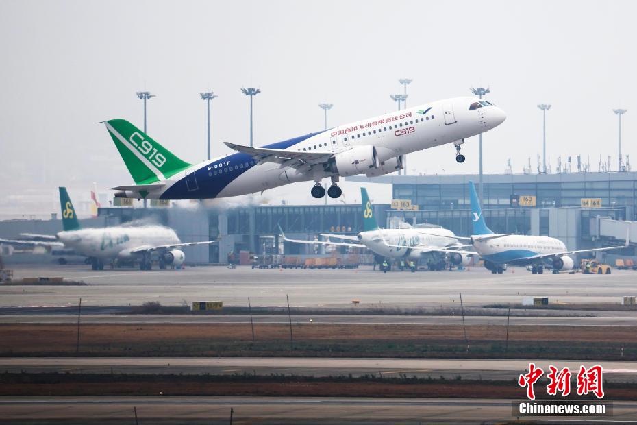 中国国産大型旅客機C919とジェット機ARJ21が初めて香港特区で披露