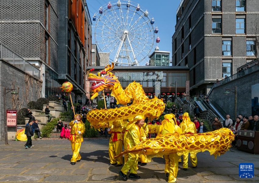 輝かしい中国の年明け　春節ムードを満喫する中国各地