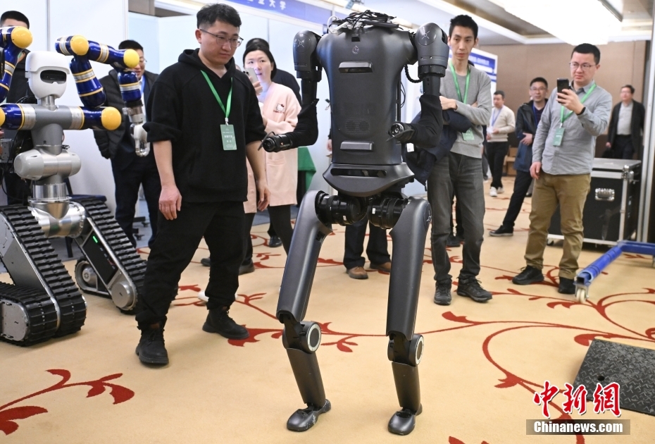 北京で人型ロボットコンテスト　最新の成果で技術を競う