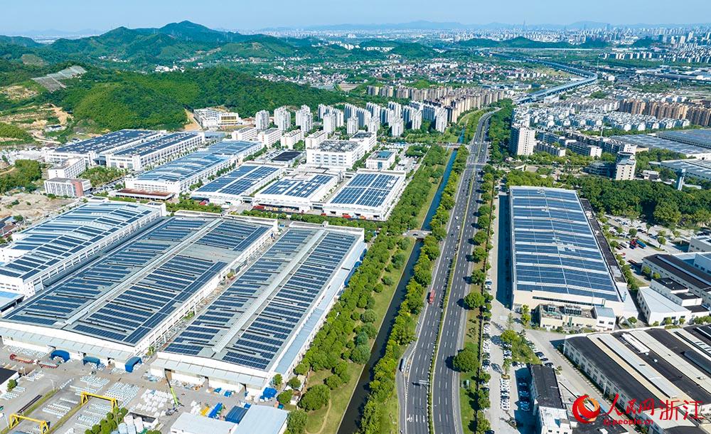 浙江省寧波市、屋根の上の「太陽光生産ライン」