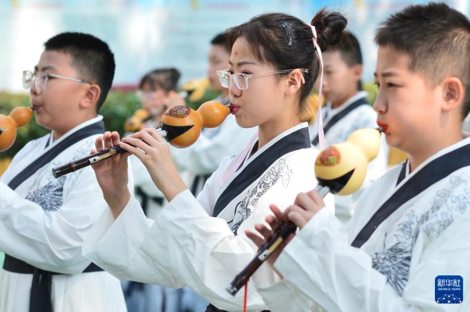 中国各地の幼稚園や学校で国慶節を祝う行事