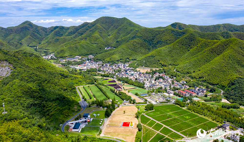 余村の全景（撮影・章勇涛）