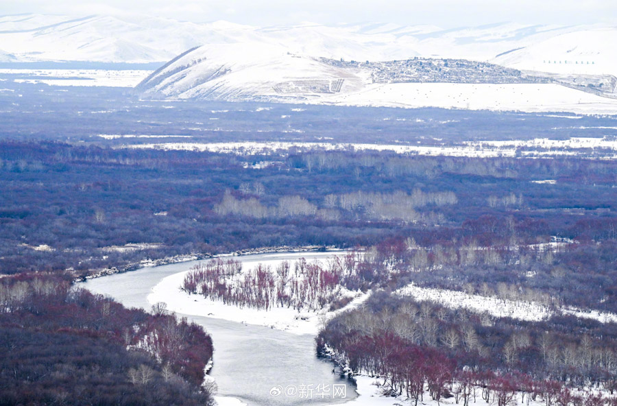 雪化粧した幻想的な額爾古納湿地　内蒙古