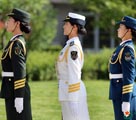 解放軍初の女性儀仗隊員、訓練の様子を写真で公開